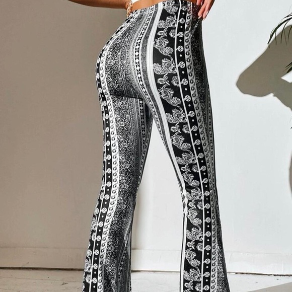 Shein- printed flared leggings - Picture 3 of 3